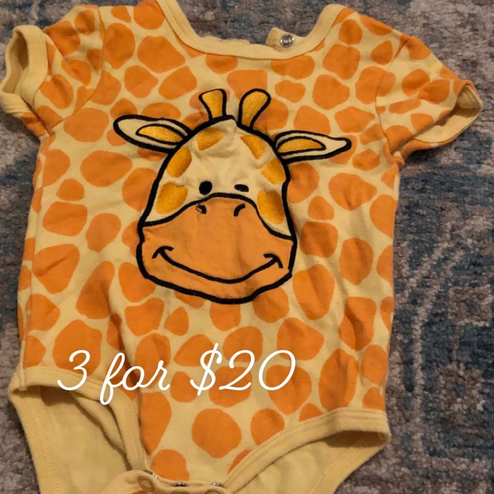 Kid Tees giraffe onesie 18M 3itemsfor$20